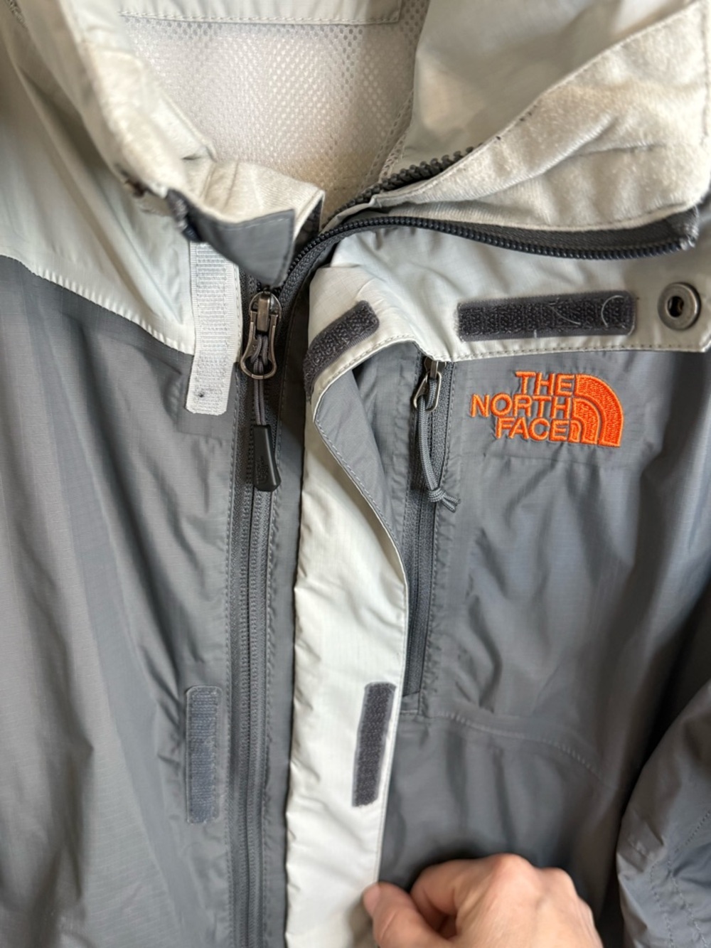 The North Face Men's Two-Tone Gray Windbreaker Orange Accents Waterproof M - Picture 3 of 13